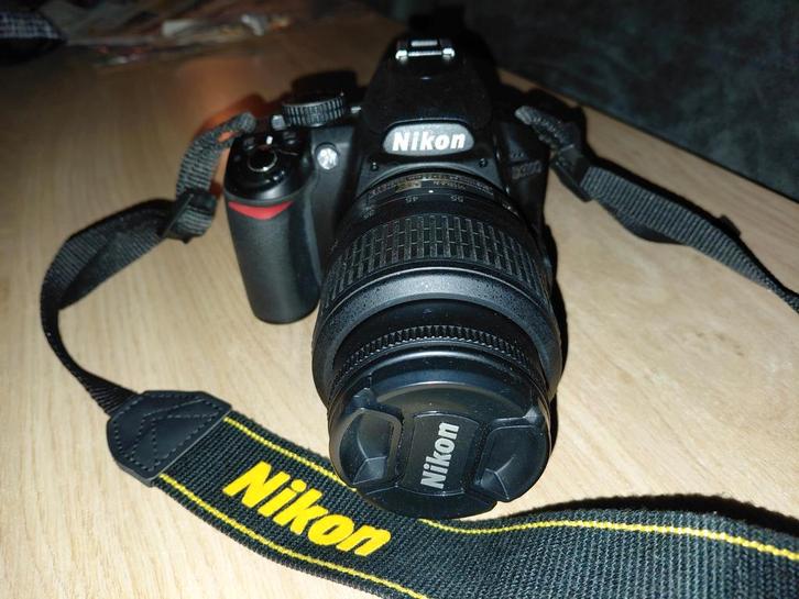 Nikon D3100 met 18-55mm lens - Minder dan 1800 clicks, Audio, Tv en Foto, Fotocamera's Digitaal, Zo goed als nieuw, Spiegelreflex