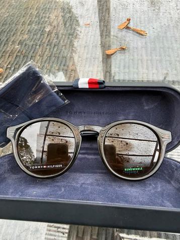 Tommy hilfiger zonnebril (nieuw) beschikbaar voor biedingen