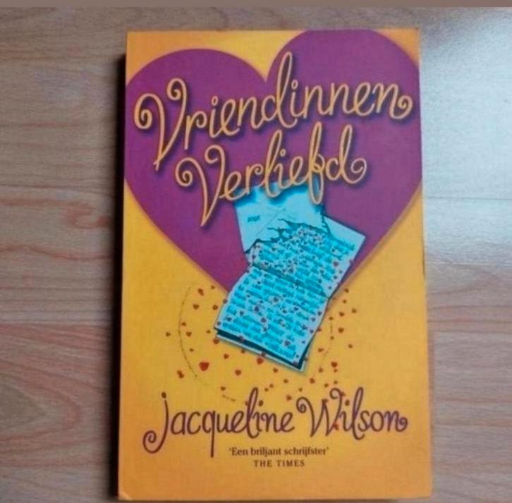 Boek Vriendinnen verliefd - Jacqueline Wilson, Boeken, Kinderboeken | Jeugd | 10 tot 12 jaar, Zo goed als nieuw, Fictie, Ophalen of Verzenden