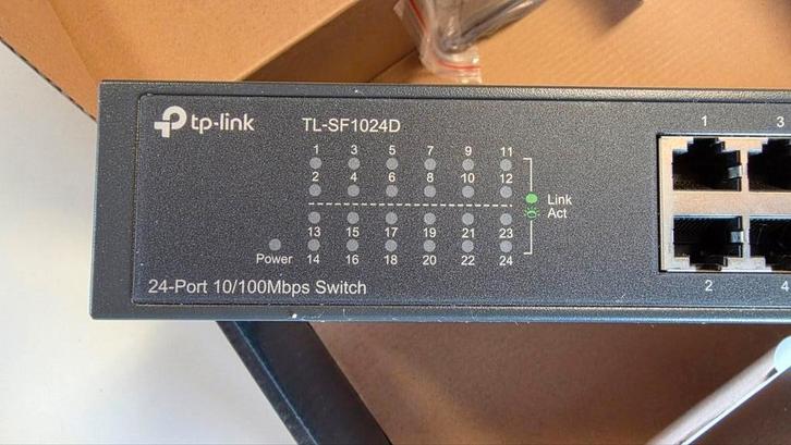 TP-Link TL-SF1024D 24-Poorts Switch, Computers en Software, Netwerk switches, Gebruikt, Ophalen of Verzenden