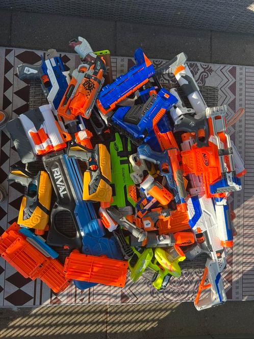 Grote collectie Nerfs (12 x), Kinderen en Baby's, Speelgoed | Buiten | Actiespeelgoed, Gebruikt, Ophalen