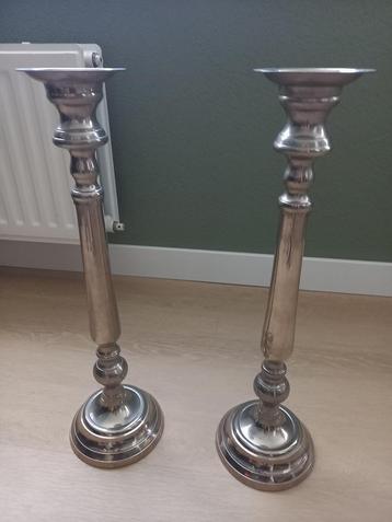 2 hoge kandelaars Riviera Maison 51,5 cm. zgan beschikbaar voor biedingen