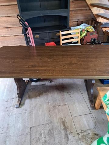 1 eetkamertafel te koop. 5 beschikbaar voor biedingen