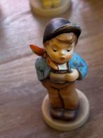 Goebel Hummel Beeldje met Pet, Ophalen of Verzenden, Zo goed als nieuw, Hummel