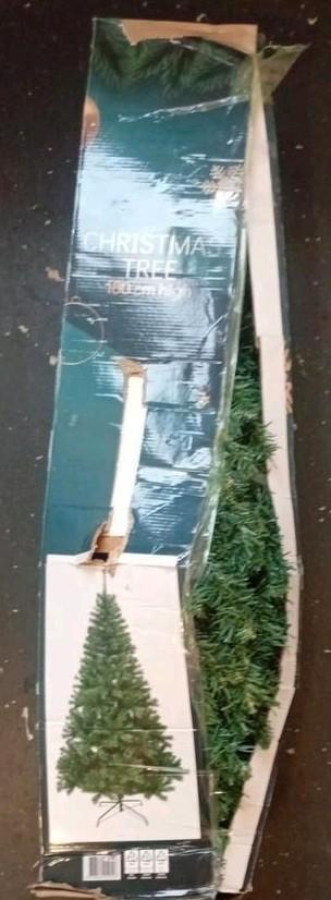 Mooie kerstboom beschikbaar voor biedingen