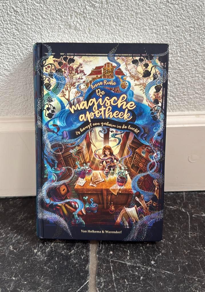 Anna Ruhe - Er hangt een geheim in de lucht 1 keer gebruikt, Boeken, Kinderboeken | Jeugd | 10 tot 12 jaar, Zo goed als nieuw