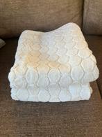 2 HEMA Handdoeken 100x50 - Wit met Bolletje, Ophalen of Verzenden, Zo goed als nieuw, Wit, Handdoek