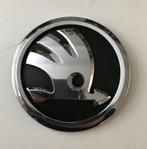 SKODA    logo embleem -  9cm, Ophalen of Verzenden, Gebruikt