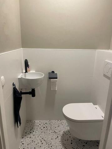 4 Nieuwe matwitte grote tegels voor toilet/badkamer 120x40 beschikbaar voor biedingen