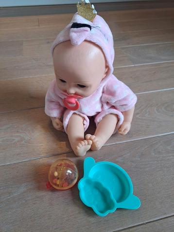 Leuke babypop die kan eten met geluid! beschikbaar voor biedingen
