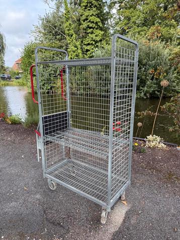 Magazijnwagen met Trapje en Legborden beschikbaar voor biedingen