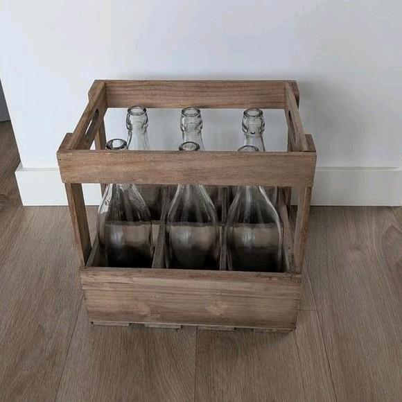 Decoratief kistje met 6 glazen flessen, Huis en Inrichting, Woonaccessoires | Vazen, Zo goed als nieuw, Overige kleuren, Minder dan 50 cm