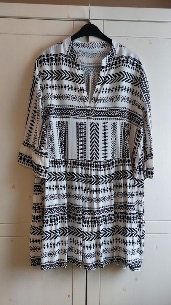 Amisu New Yorker fit en flare jurk maat 42, Kleding | Dames, Jurken, Zo goed als nieuw, Maat 42/44 (L), Overige kleuren, Boven de knie