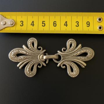 Zilverkleurige aluminium sluitingen – vintage beschikbaar voor biedingen