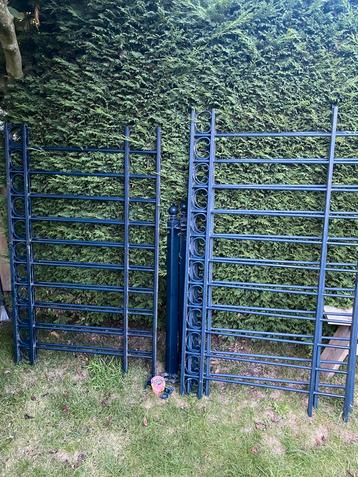 Hekwerk, 4 delen met palen beschikbaar voor biedingen