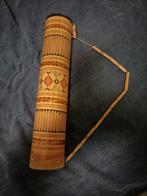 Decoratieve Bamboe Koker met Draagriem, Antiek en Kunst, Kunst | Niet-Westerse kunst, Ophalen of Verzenden