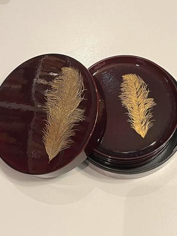Set van 6 Elegante vintage Urushi Bordjes met Maki-e Veer beschikbaar voor biedingen