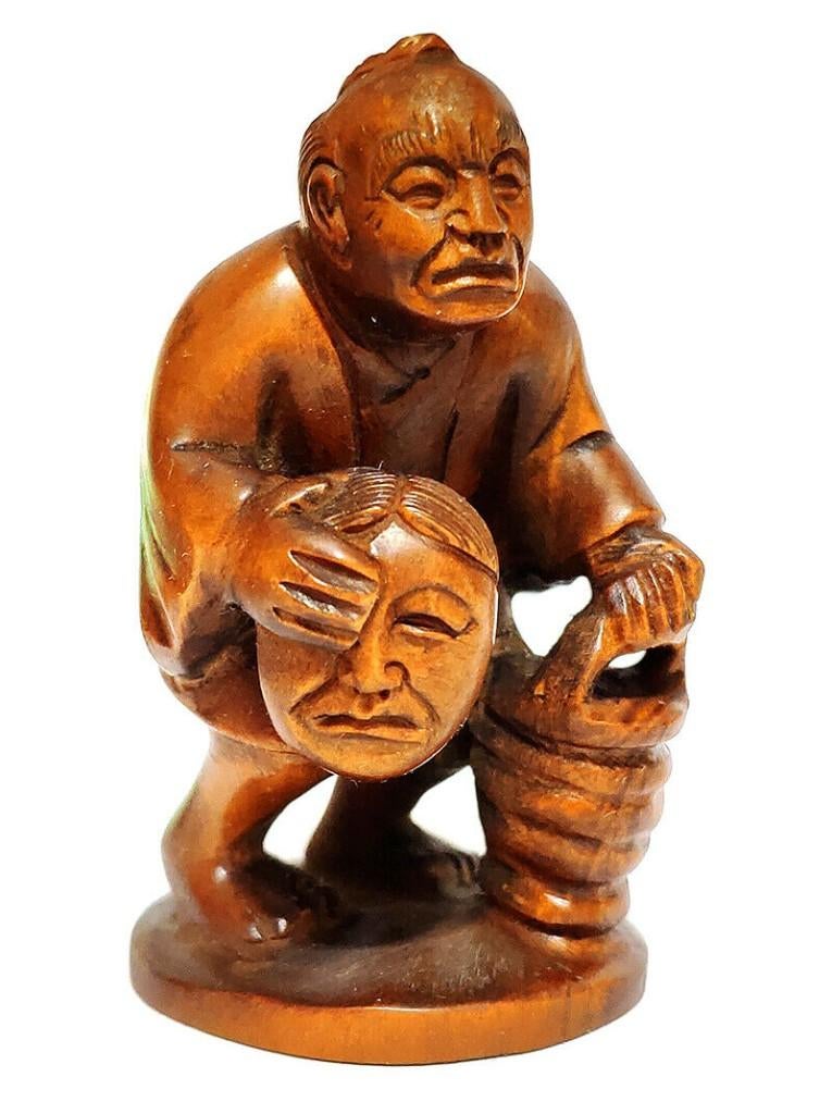 Boxwood Netsuke van een masker verkoper - Japan, Ophalen of Verzenden