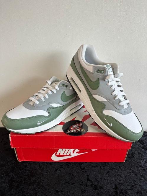 Nike air Max 1 Spiral Sage - size 44, Kleding | Heren, Schoenen, Nieuw, Sneakers of Gympen, Overige kleuren, Verzenden