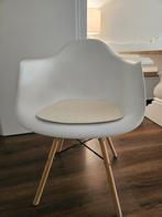 2 witte kuipstoelen, Huis en Inrichting, Stoelen, Ophalen, Gebruikt, Wit