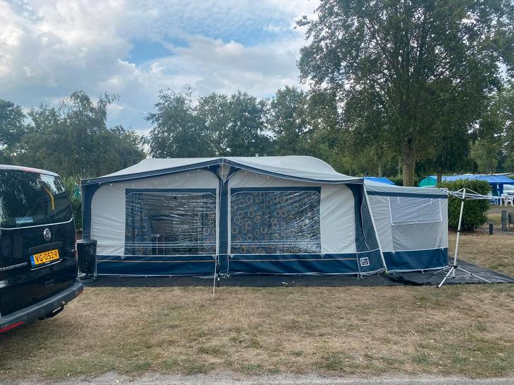 Adria Altea 542 pk 2010, Caravans en Kamperen, Caravans, Particulier, tot en met 6, 1000 - 1250 kg, Treinzit, Adria, Omvormbare zithoek