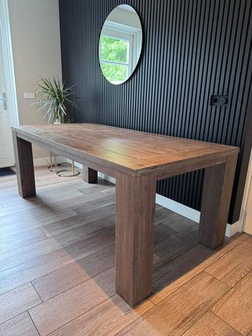 Massief accacia eettafel beschikbaar voor biedingen
