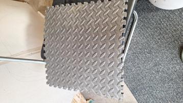 Foam mat beschikbaar voor biedingen