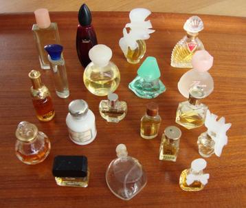 19 Mini Parfum Flesjes. Niet gebruikt. Allen verschillend. beschikbaar voor biedingen