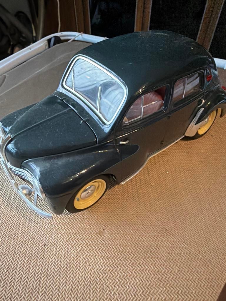 Modelauto Renault 4CV - verzamelobject, Hobby en Vrije tijd, Modelauto's | 1:18, Ophalen of Verzenden, Gebruikt, Auto, Overige merken