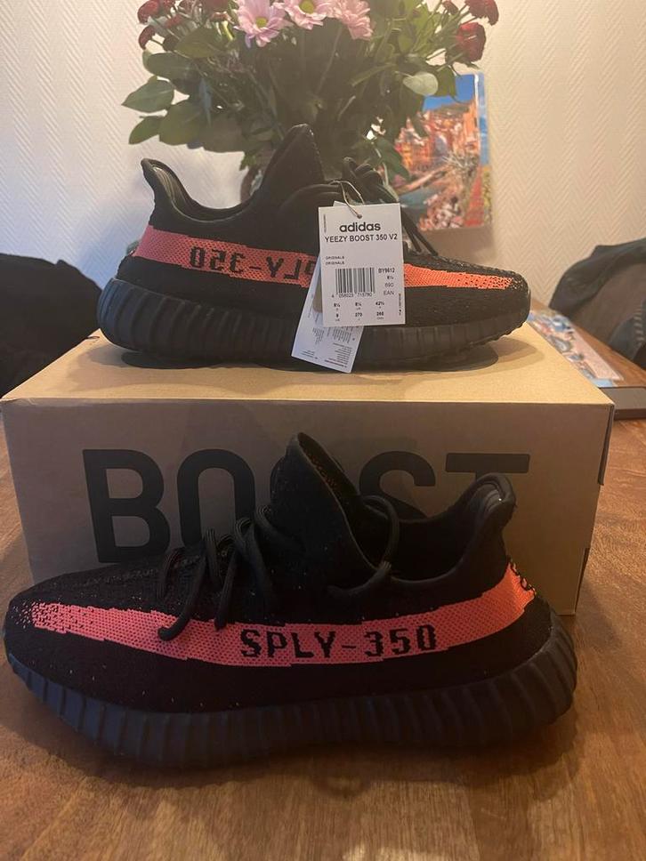 Yeezy Boost 350 V2 Core Black Red Maat 42 2/3, Kleding | Heren, Schoenen, Nieuw, Sneakers of Gympen, Zwart, Ophalen of Verzenden