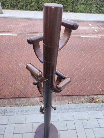 Italiaanse teakhouten kapstok, 1980s teak coat rack beschikbaar voor biedingen