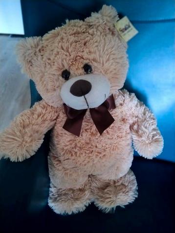 Sunkid Beer met Strik, Zalmkleur  beschikbaar voor biedingen