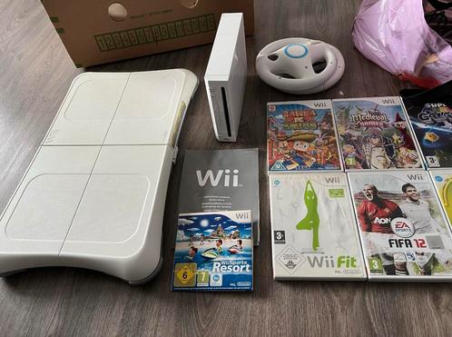 WII met spellen en accesoires, Spelcomputers en Games, Spelcomputers | Nintendo Wii, Gebruikt, Met 2 controllers, Met games, Met Balance Board