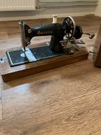 Te koop oude gazelle naaimachine, Antiek en Kunst, Antiek | Naaimachines, Ophalen of Verzenden