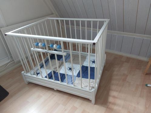Babybox ( kleur: Wit ), Kinderen en Baby's, Boxen, Gebruikt, Rechthoekig, In hoogte verstelbaar, Boxkleed, Ophalen