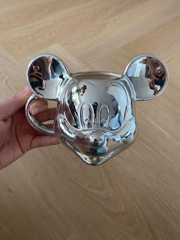 Zilver gekleurde mickey mok beschikbaar voor biedingen