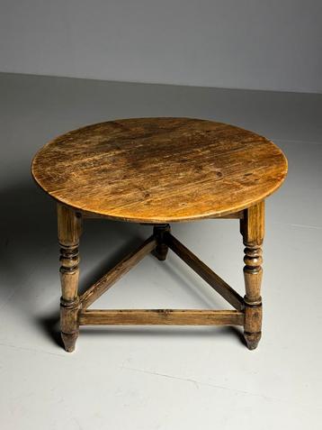 Center table grenen antiek beschikbaar voor biedingen