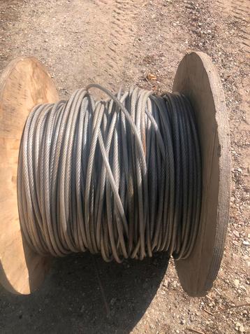 Rvs kabel met plastic ommateling beschikbaar voor biedingen