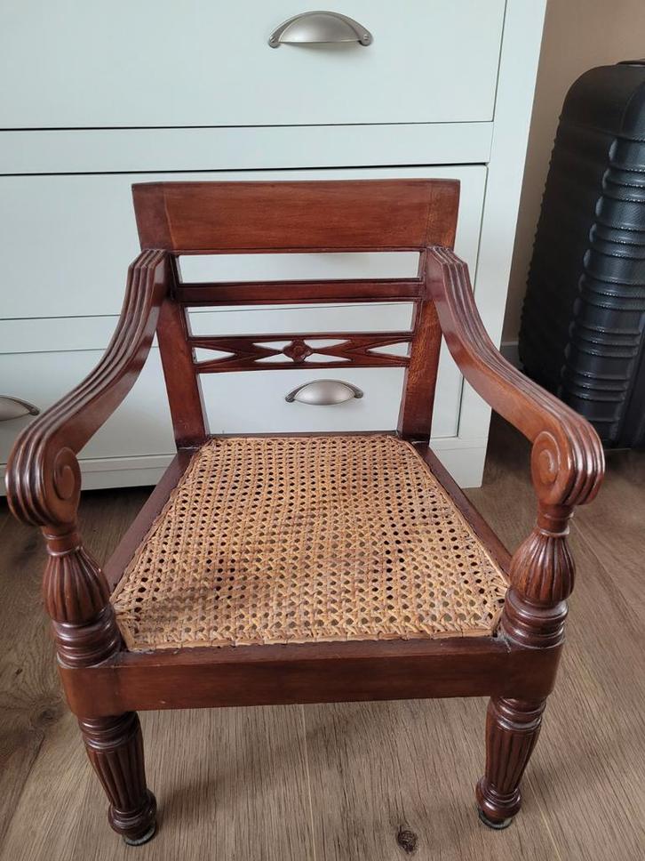 Antieke houten kinderstoel met rieten zitting, Antiek en Kunst, Antiek | Meubels | Stoelen en Banken, Ophalen of Verzenden