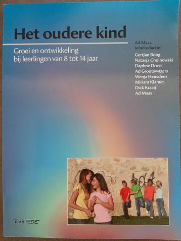 Het oudere kind beschikbaar voor biedingen