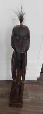Groot houten afrikaans beeld., Ophalen
