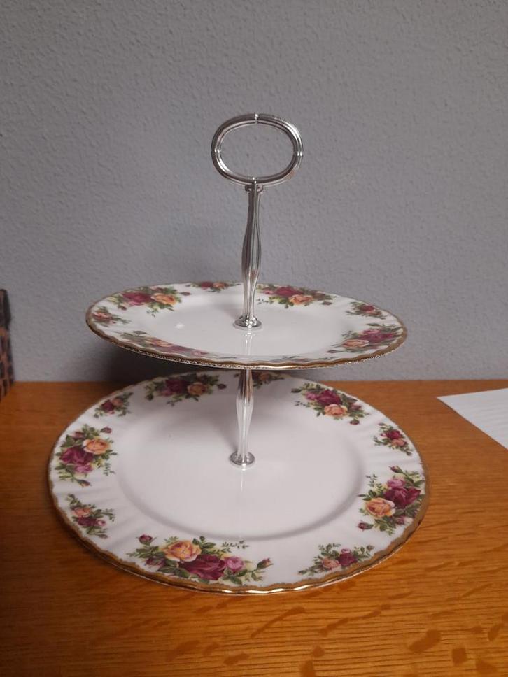 Adv 70 royal albert old country rose etagere, Antiek en Kunst, Antiek | Servies los, Ophalen of Verzenden
