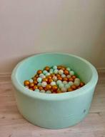 Moje ballenbak groen ballenbad met ballen goud wit mintgroen, Ophalen, Zo goed als nieuw, Jongen of Meisje