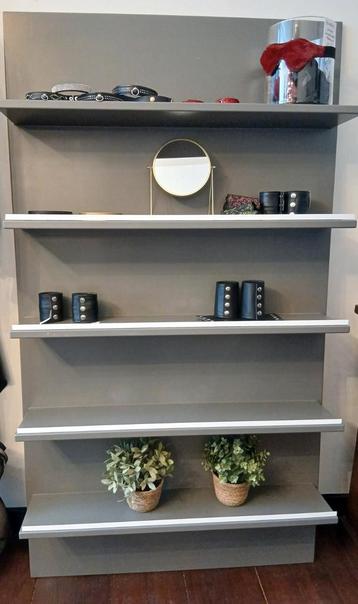 schappenkast beschikbaar voor biedingen