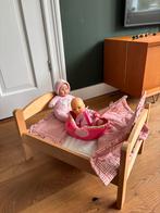 Houten poppenbedje en 2 popjes, Ophalen, Gebruikt, Babypop