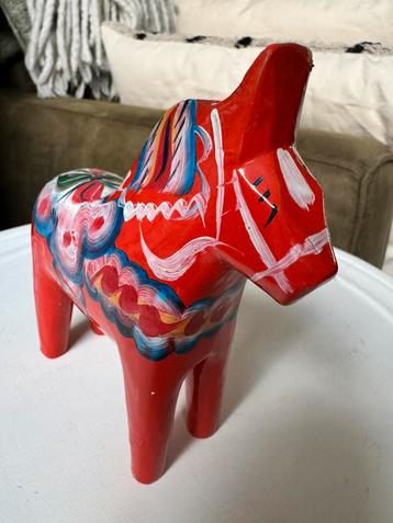 Dala paard hout Zweeds Nils Olssen Sweden 13cm met sticker beschikbaar voor biedingen