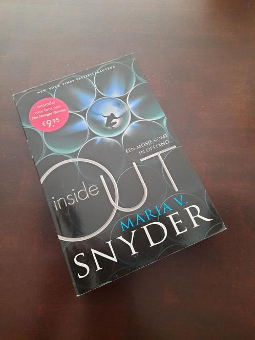 Maria V. Snyder - inside out NL, Boeken, Kinderboeken | Jeugd | 13 jaar en ouder, Zo goed als nieuw, Ophalen of Verzenden