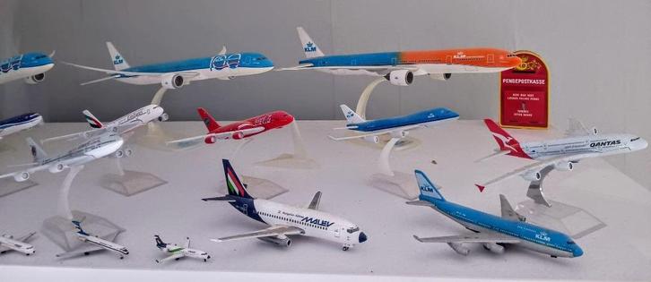 Diverse vliegtuigen #KLM #Emirates #Qantas #azerbaijan, Hobby en Vrije tijd, Modelbouw | Vliegtuigen en Helikopters, Zo goed als nieuw