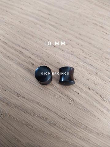 Nieuwe pluggen, tunnels. Hout. Zwart. 10, 12 mm. beschikbaar voor biedingen