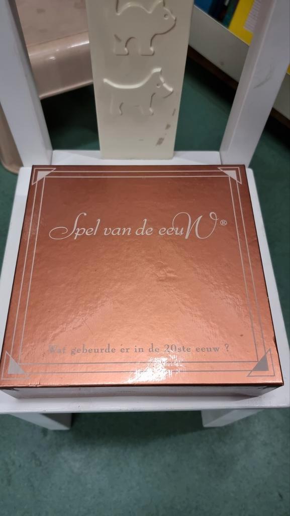 Spel van de Eeuw - Quizspel 1998, Hobby en Vrije tijd, Gezelschapsspellen | Bordspellen, Zo goed als nieuw, Een of twee spelers